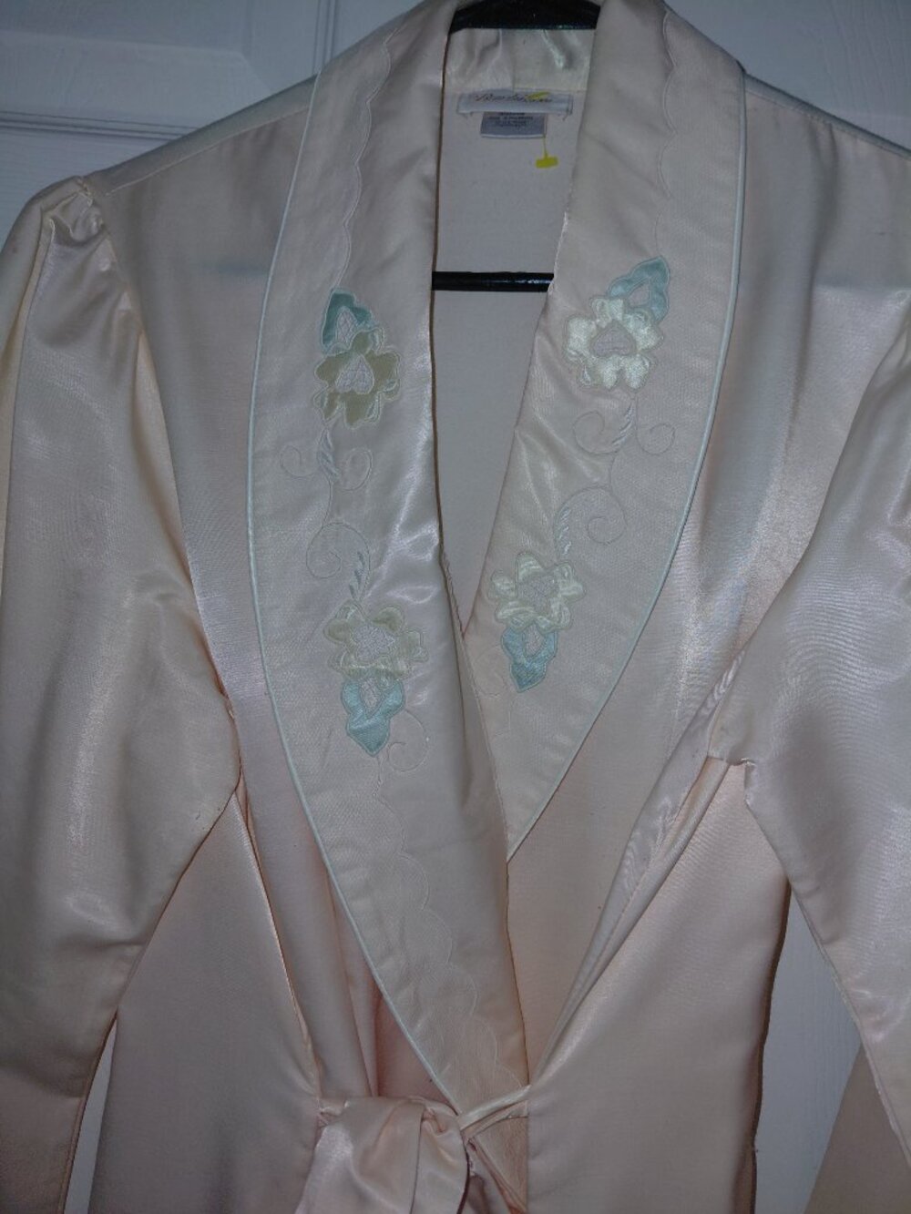 Barbizon Pale Pink Robe - Picture 3 of 5